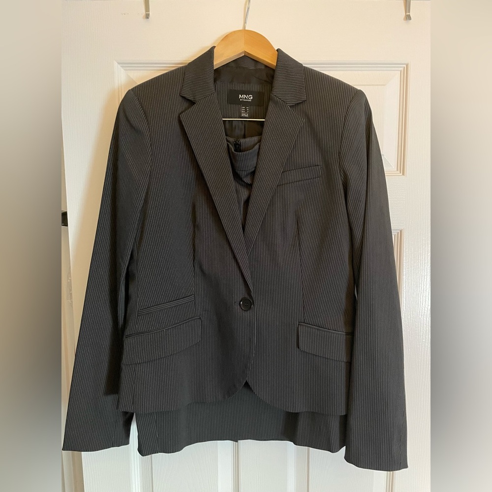 MNG suite like new worn once.